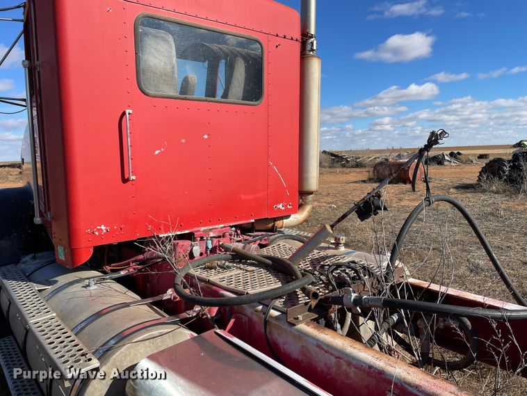 image for item DN4529 1997 Kenworth T800  semi truck