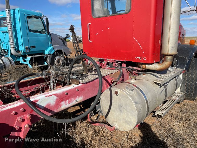 image for item DN4529 1997 Kenworth T800  semi truck