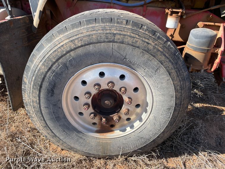 image for item DN4529 1997 Kenworth T800  semi truck