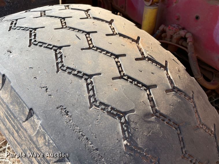 image for item DN4529 1997 Kenworth T800  semi truck