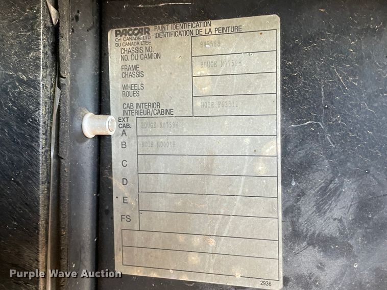 image for item DN4529 1997 Kenworth T800  semi truck