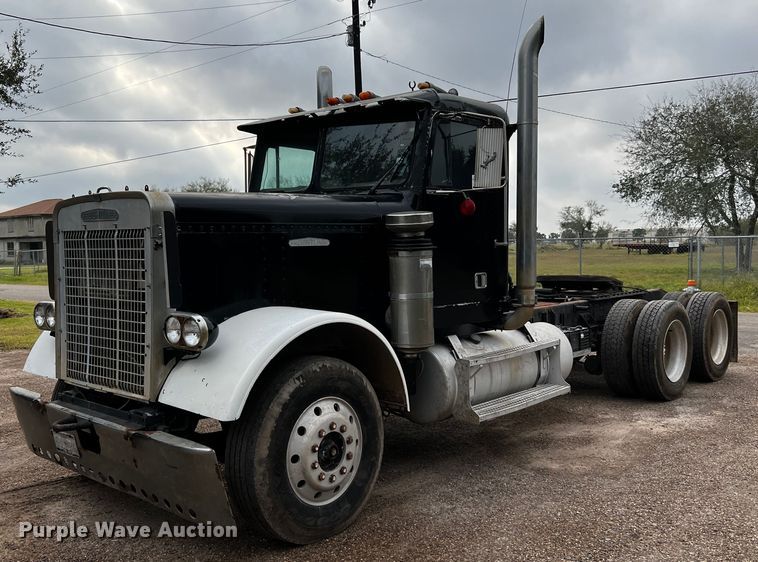 image for item DQ1945 1982 Freightliner FLC  semi truck