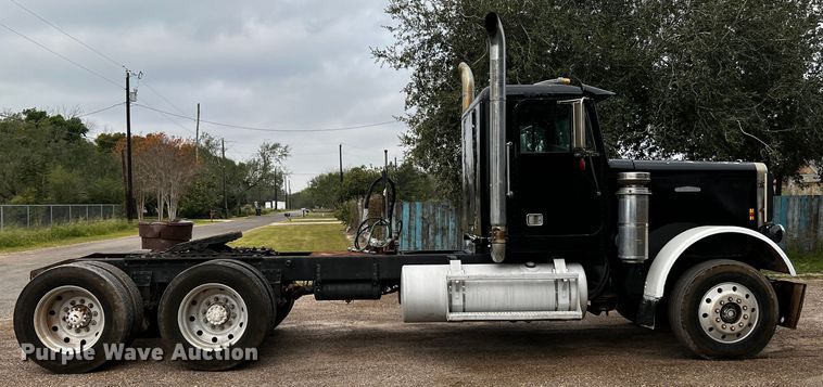 image for item DQ1945 1982 Freightliner FLC  semi truck
