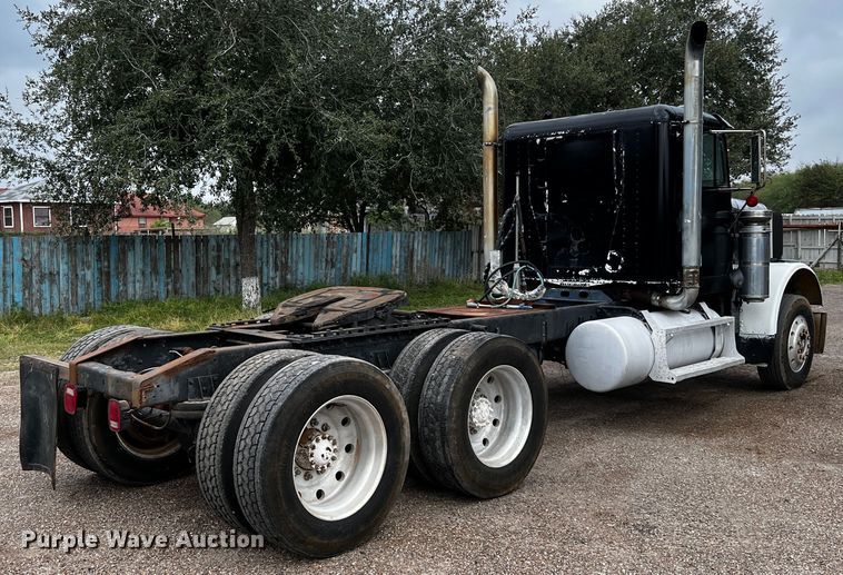 image for item DQ1945 1982 Freightliner FLC  semi truck