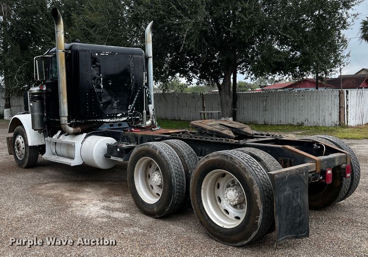 image for item DQ1945 1982 Freightliner FLC  semi truck