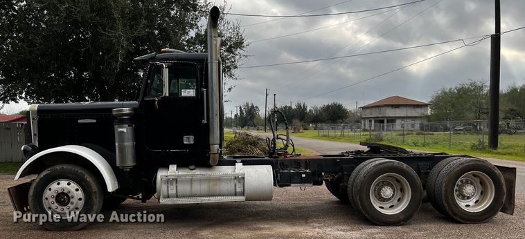 image for item DQ1945 1982 Freightliner FLC  semi truck