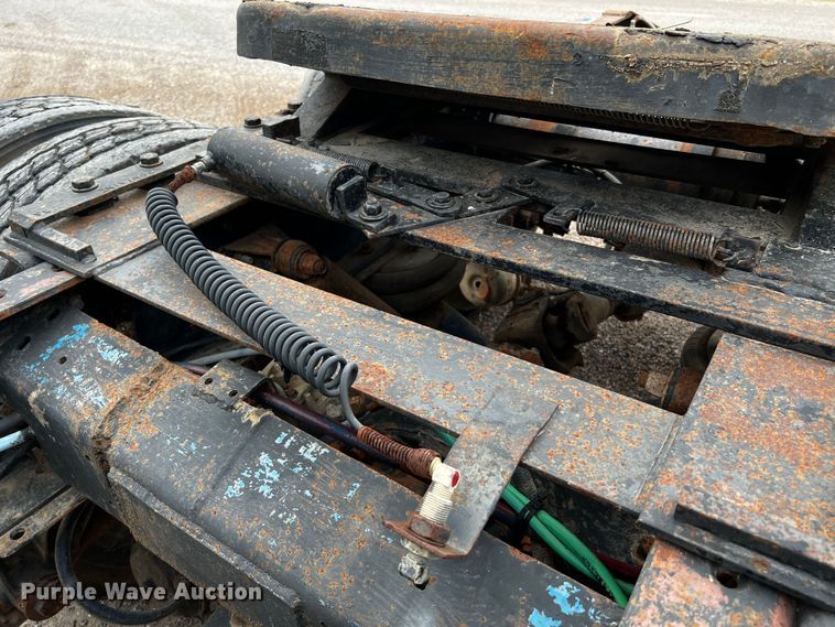 image for item DQ1945 1982 Freightliner FLC  semi truck