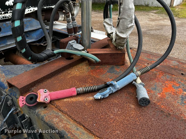 image for item DQ1945 1982 Freightliner FLC  semi truck