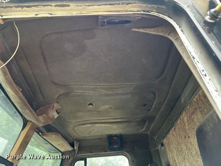 image for item DQ1945 1982 Freightliner FLC  semi truck