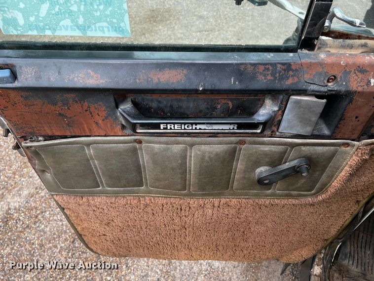 image for item DQ1945 1982 Freightliner FLC  semi truck