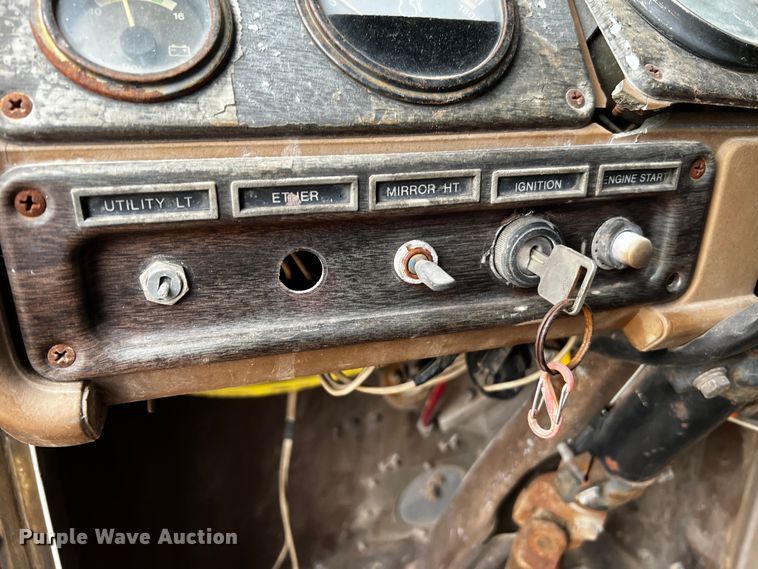 image for item DQ1945 1982 Freightliner FLC  semi truck