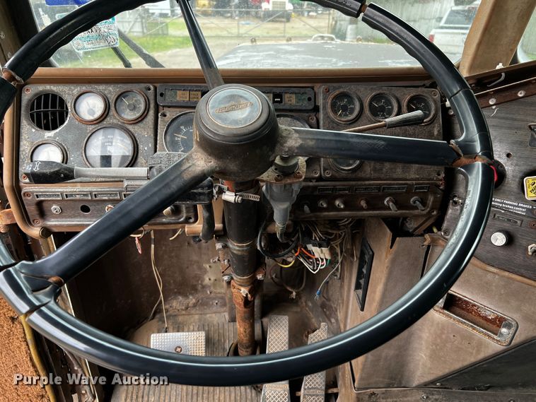 image for item DQ1945 1982 Freightliner FLC  semi truck