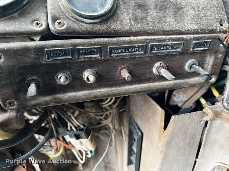 image for item DQ1945 1982 Freightliner FLC  semi truck