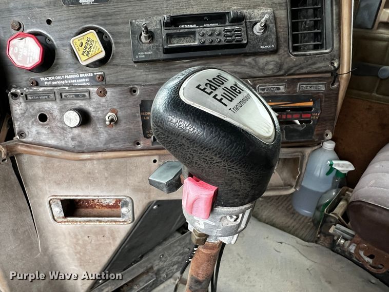 image for item DQ1945 1982 Freightliner FLC  semi truck