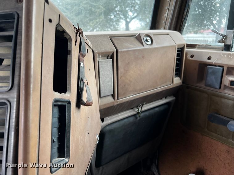 image for item DQ1945 1982 Freightliner FLC  semi truck