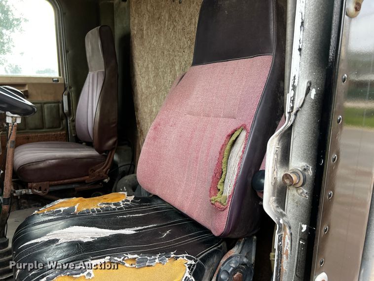 image for item DQ1945 1982 Freightliner FLC  semi truck