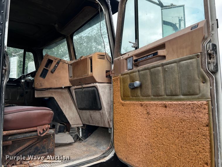 image for item DQ1945 1982 Freightliner FLC  semi truck