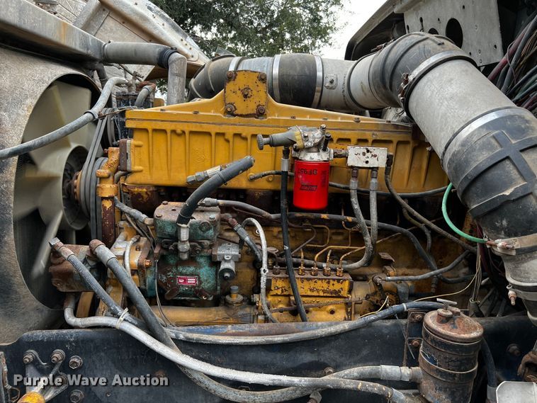 image for item DQ1945 1982 Freightliner FLC  semi truck