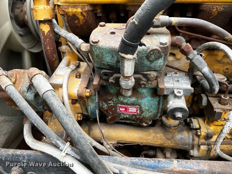 image for item DQ1945 1982 Freightliner FLC  semi truck