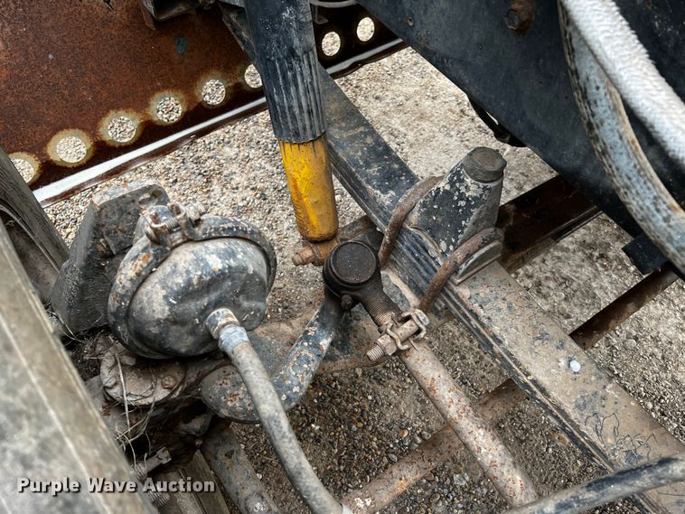 image for item DQ1945 1982 Freightliner FLC  semi truck