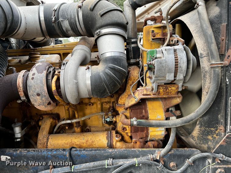 image for item DQ1945 1982 Freightliner FLC  semi truck