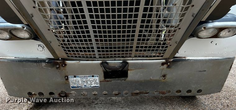 image for item DQ1945 1982 Freightliner FLC  semi truck