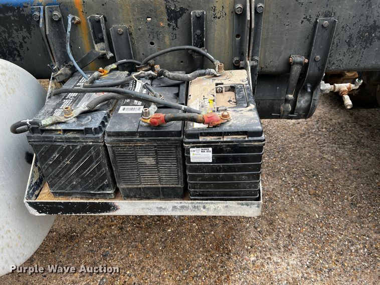 image for item DQ1945 1982 Freightliner FLC  semi truck