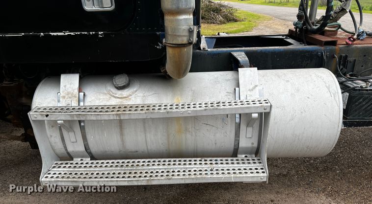 image for item DQ1945 1982 Freightliner FLC  semi truck