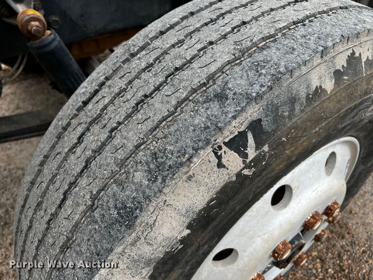 image for item DQ1945 1982 Freightliner FLC  semi truck