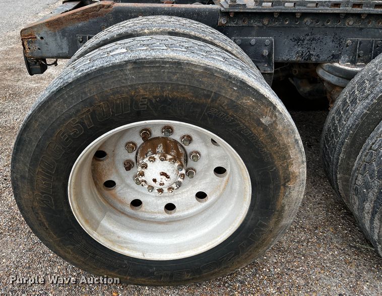 image for item DQ1945 1982 Freightliner FLC  semi truck