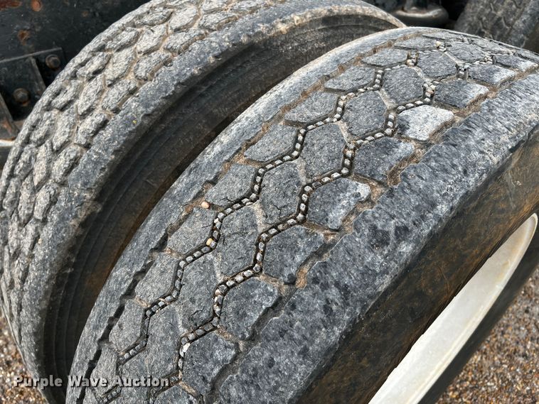 image for item DQ1945 1982 Freightliner FLC  semi truck