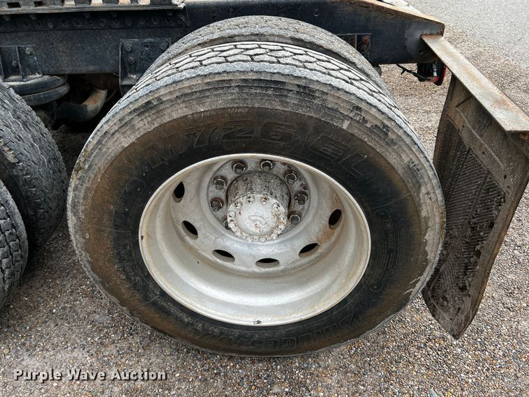 image for item DQ1945 1982 Freightliner FLC  semi truck