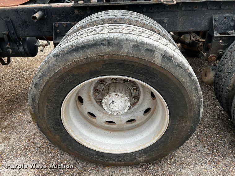 image for item DQ1945 1982 Freightliner FLC  semi truck