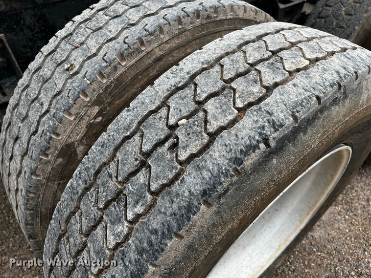 image for item DQ1945 1982 Freightliner FLC  semi truck