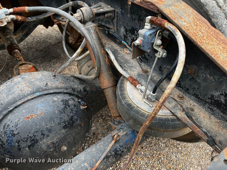 image for item DQ1945 1982 Freightliner FLC  semi truck