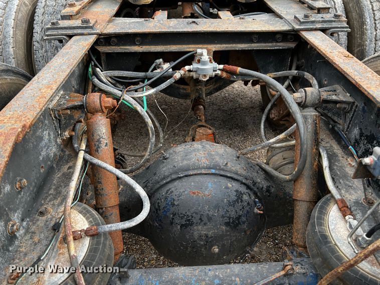 image for item DQ1945 1982 Freightliner FLC  semi truck