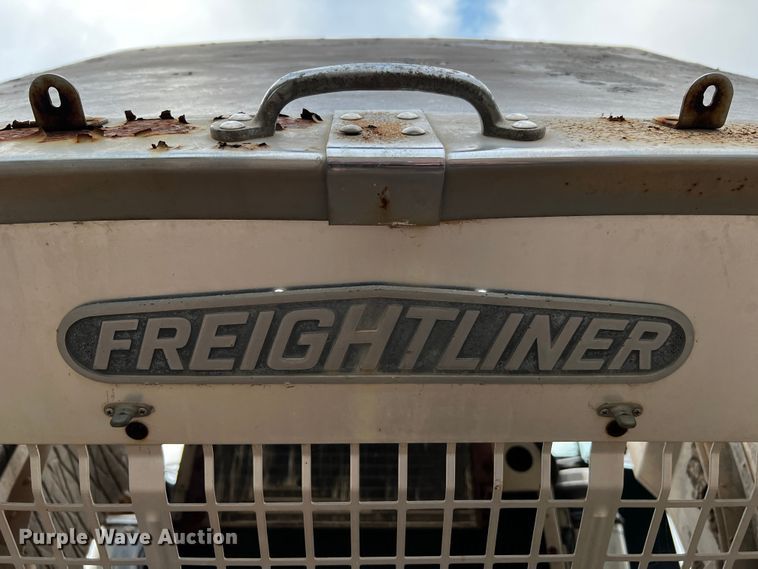 image for item DQ1945 1982 Freightliner FLC  semi truck