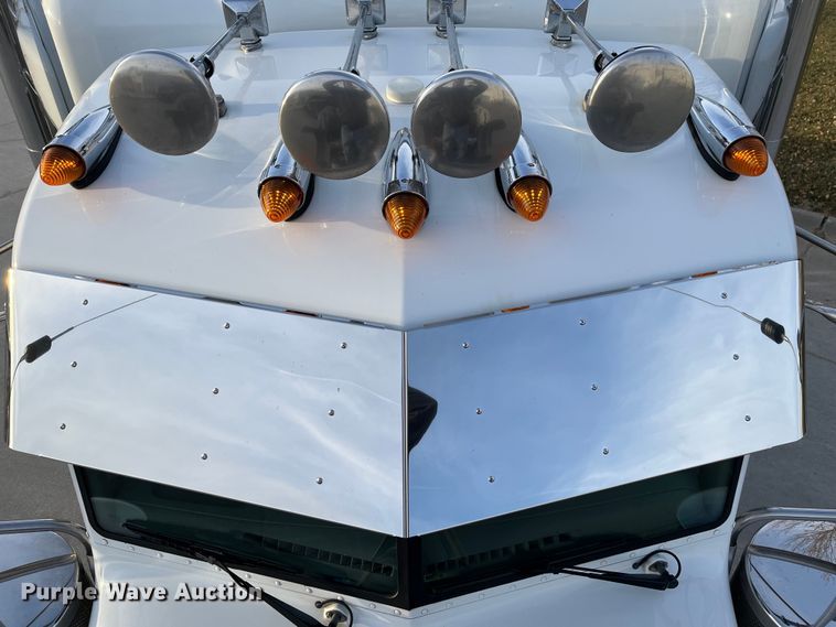 image for item DS6748 2009 Peterbilt 389  semi truck