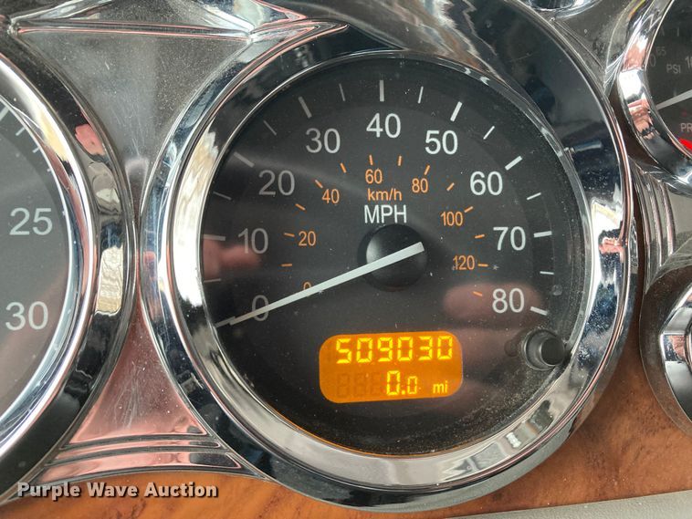 image for item DS6748 2009 Peterbilt 389  semi truck