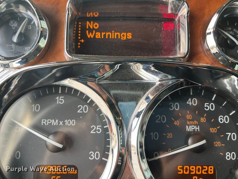 image for item DS6748 2009 Peterbilt 389  semi truck