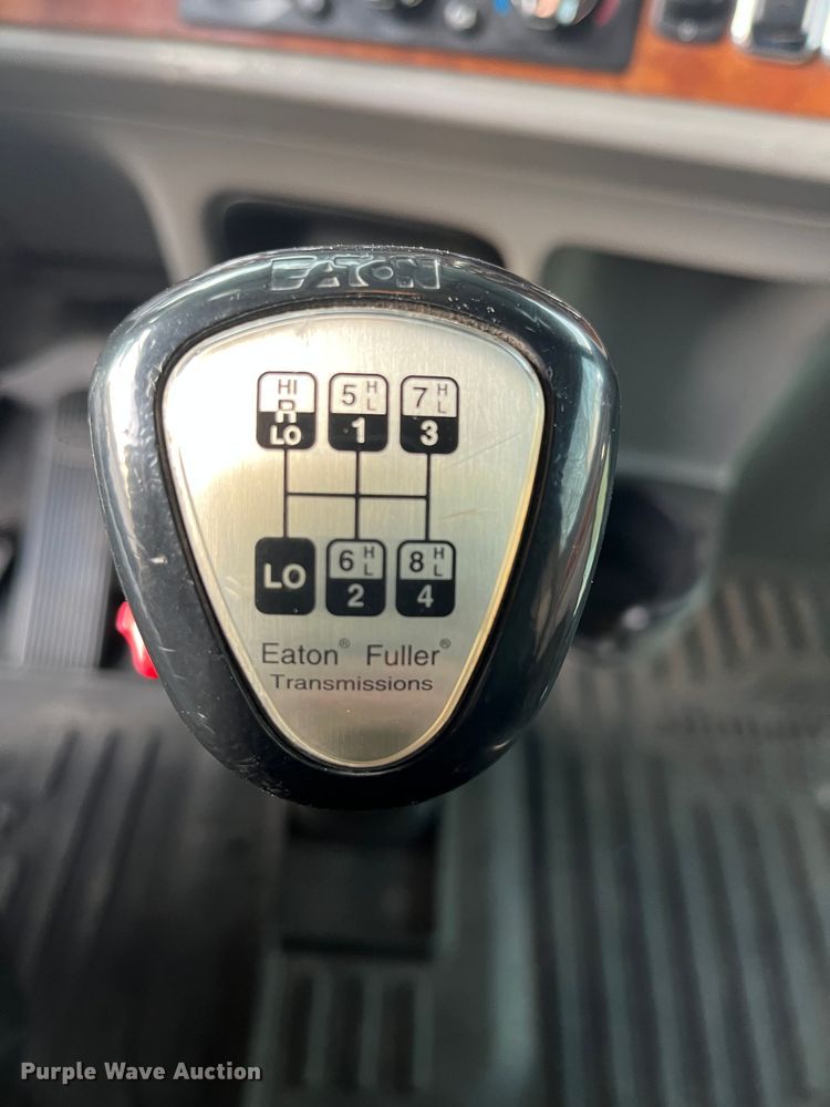 image for item DS6748 2009 Peterbilt 389  semi truck