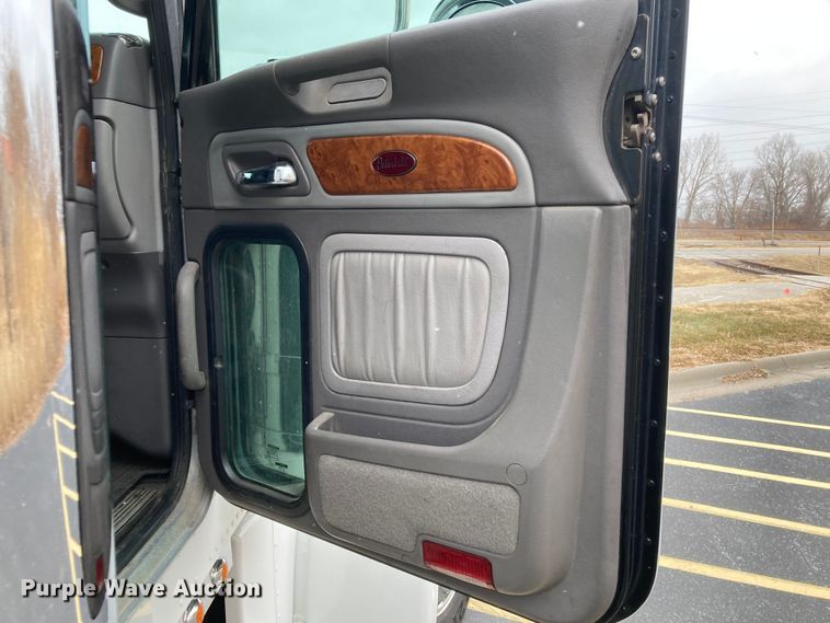 image for item DS6748 2009 Peterbilt 389  semi truck
