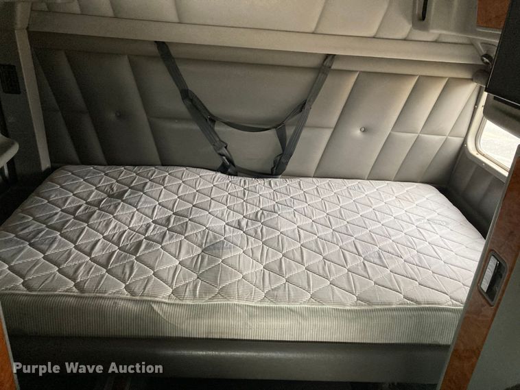 image for item DS6748 2009 Peterbilt 389  semi truck