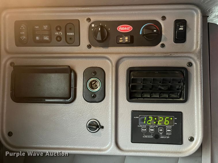 image for item DS6748 2009 Peterbilt 389  semi truck