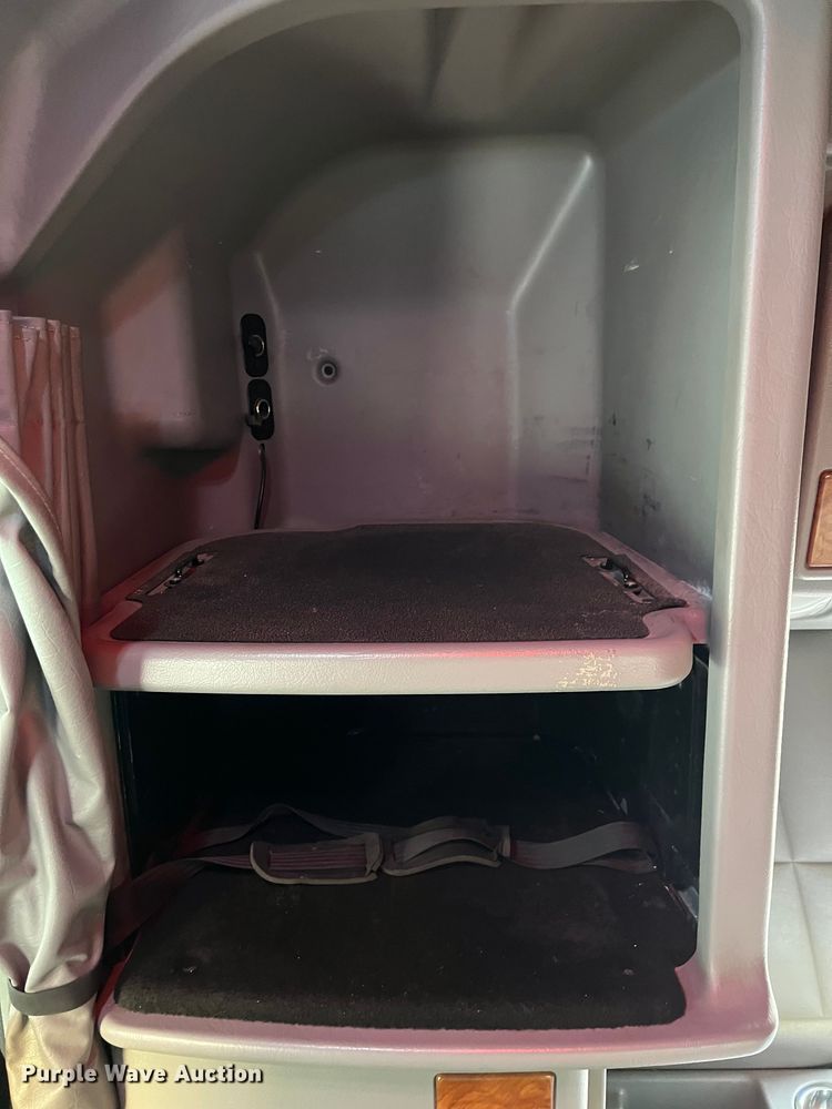 image for item DS6748 2009 Peterbilt 389  semi truck