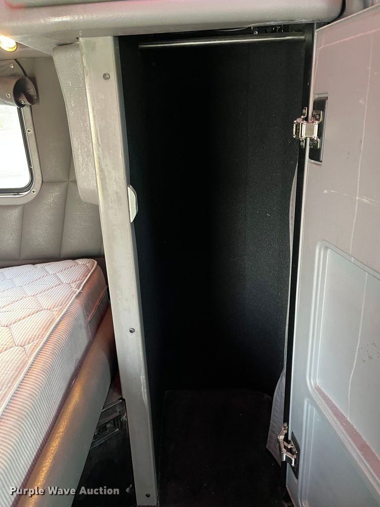 image for item DS6748 2009 Peterbilt 389  semi truck