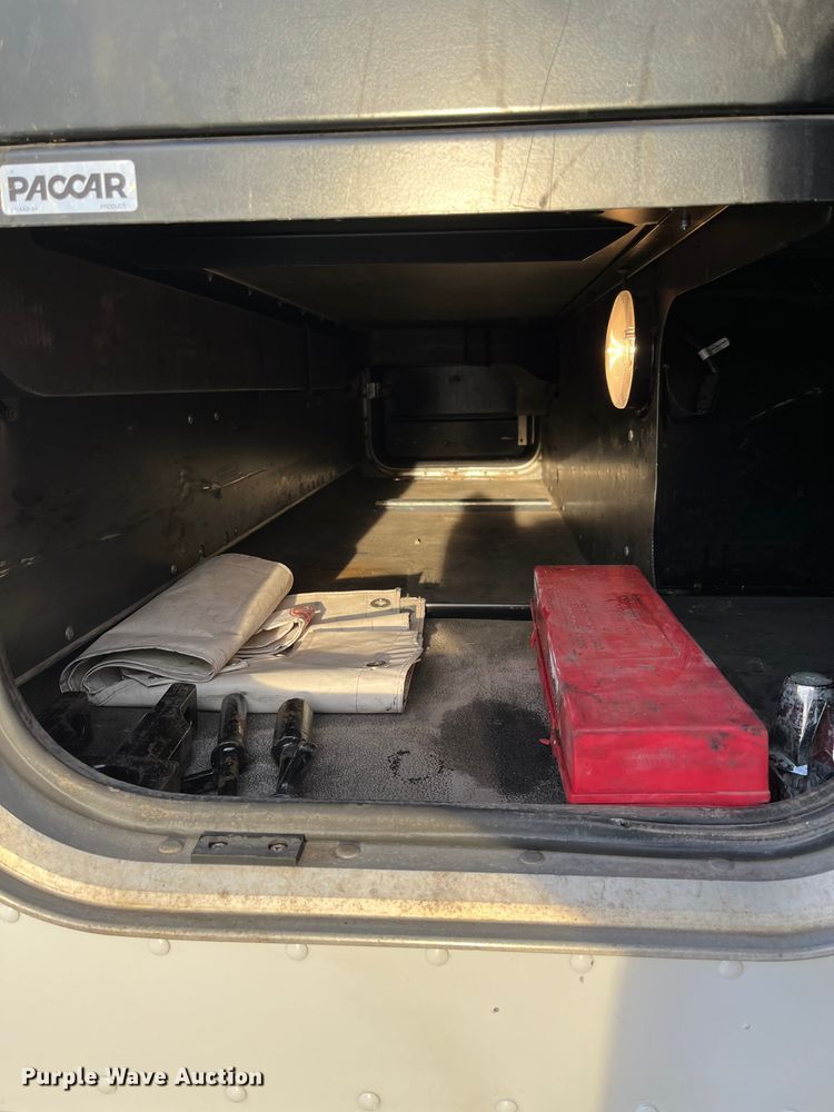 image for item DS6748 2009 Peterbilt 389  semi truck