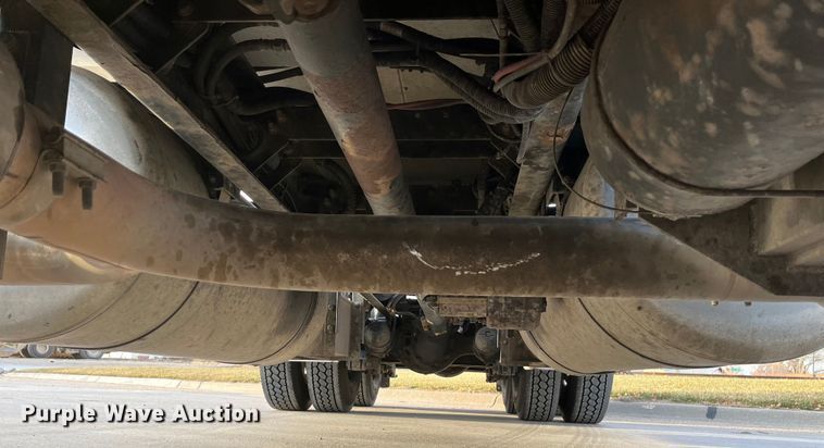 image for item DS6748 2009 Peterbilt 389  semi truck