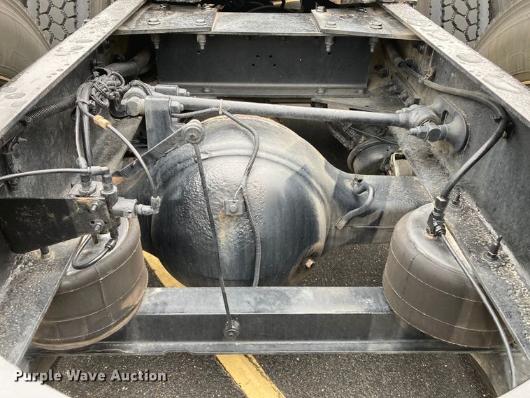 image for item DS6748 2009 Peterbilt 389  semi truck