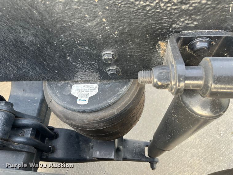 image for item DS6748 2009 Peterbilt 389  semi truck